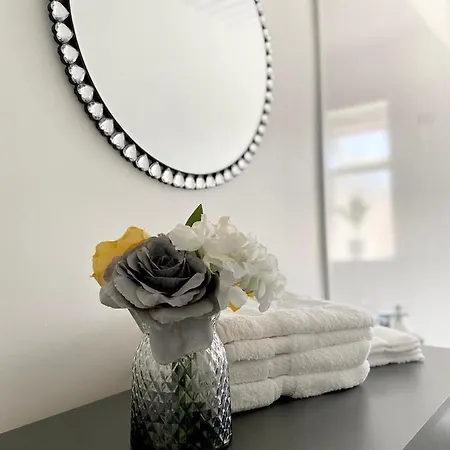 Cosy Cheerful 2 Bedrooms Near Piccadilly, Etihad Stadium Sleeps Up To 5 Manchester Exterior foto