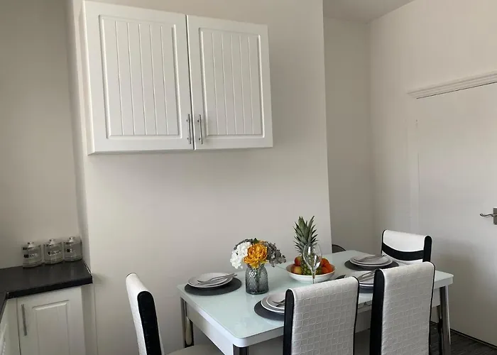 Cosy Cheerful 2 Bedrooms Near Piccadilly, Etihad Stadium Sleeps Up To 5