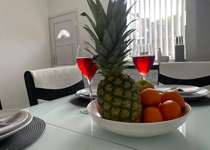 Cosy Cheerful 2 Bedrooms Near Piccadilly, Etihad Stadium Sleeps Up To 5