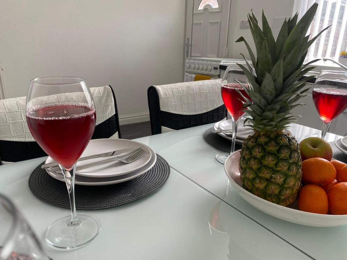 Cosy Cheerful 2 Bedrooms Near Piccadilly, Etihad Stadium Sleeps Up To 5 Ferienhaus