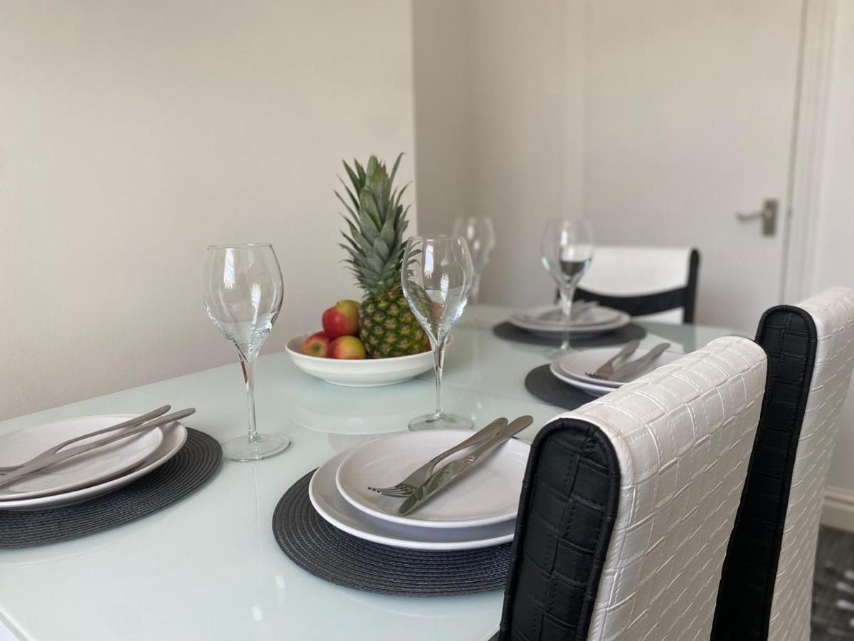 Cosy Cheerful 2 Bedrooms Near Piccadilly, Etihad Stadium Sleeps Up To 5 *