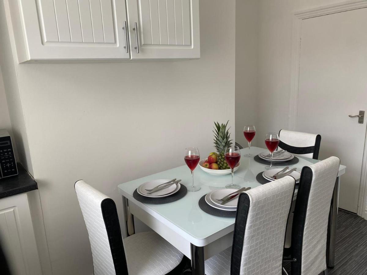 Ferienhaus Cosy Cheerful 2 Bedrooms Near Piccadilly, Etihad Stadium Sleeps Up To 5 Manchester