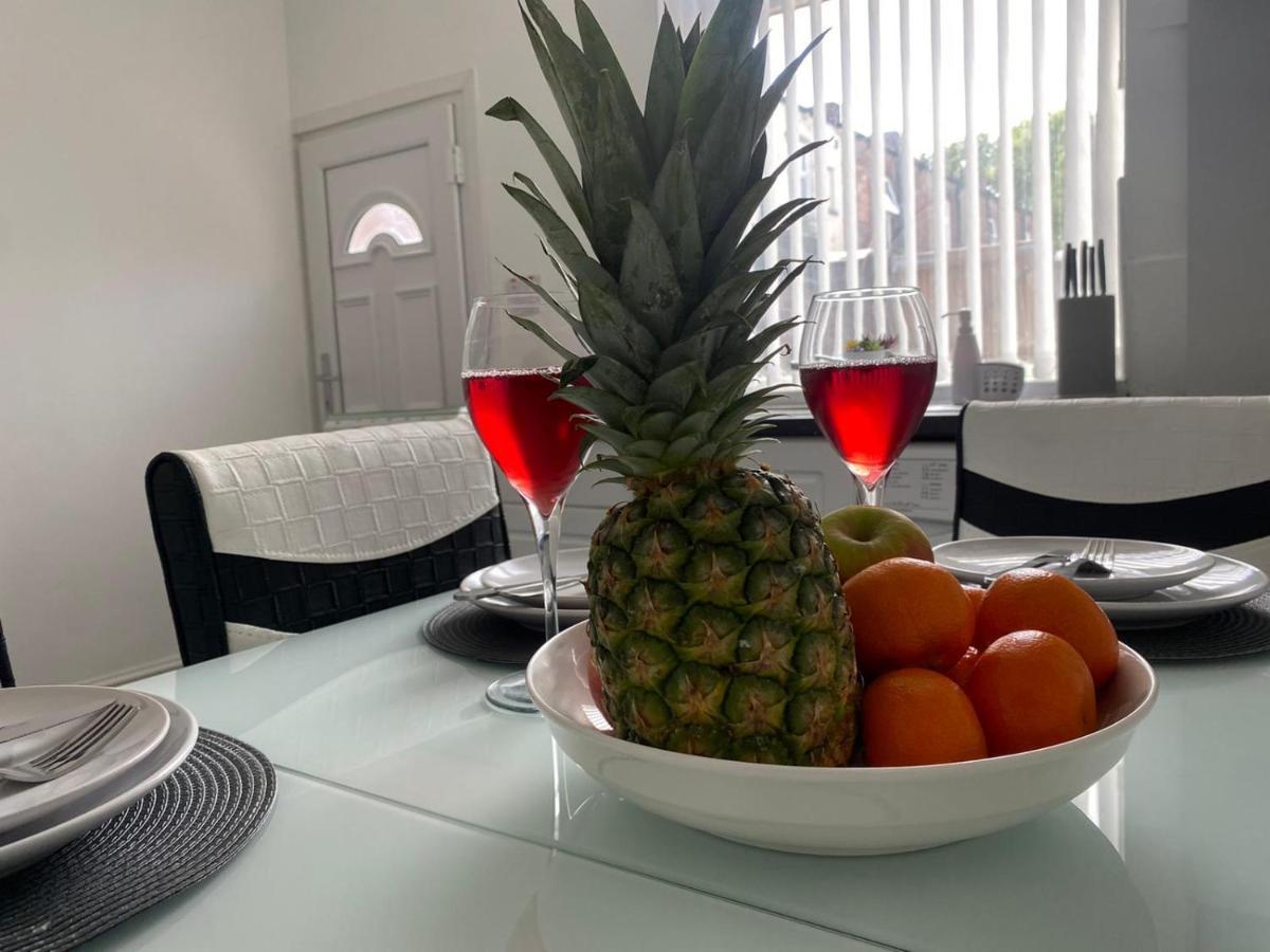 Cosy Cheerful 2 Bedrooms Near Piccadilly, Etihad Stadium Sleeps Up To 5 Ferienhaus *